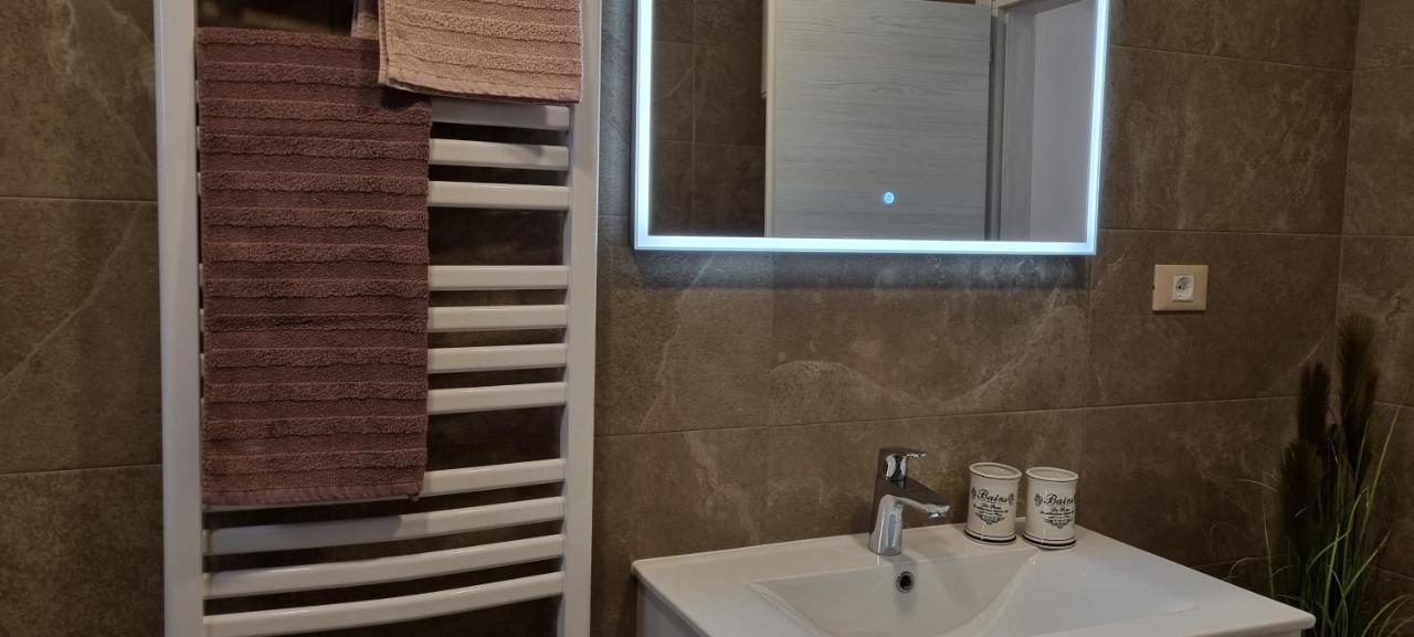 N&G Apartments 로비니 외부 사진
