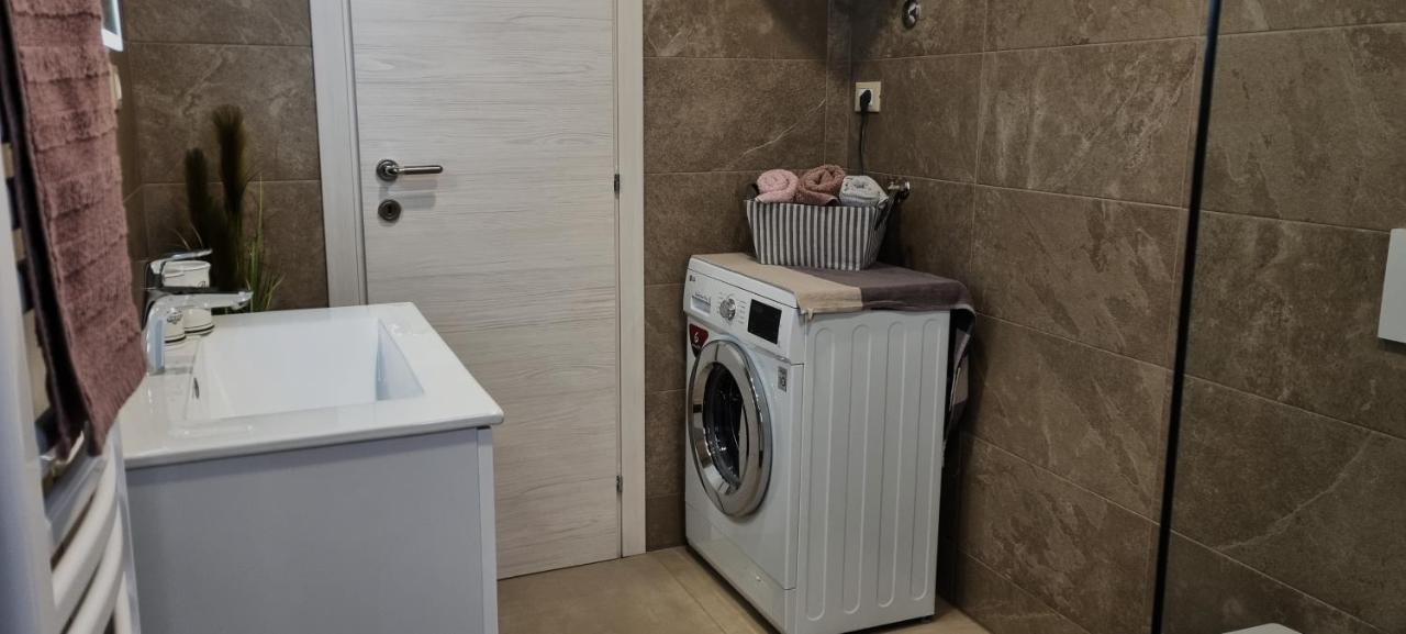 N&G Apartments 로비니 외부 사진